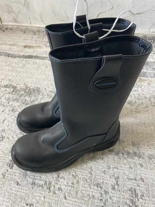 Продам спец ботинки