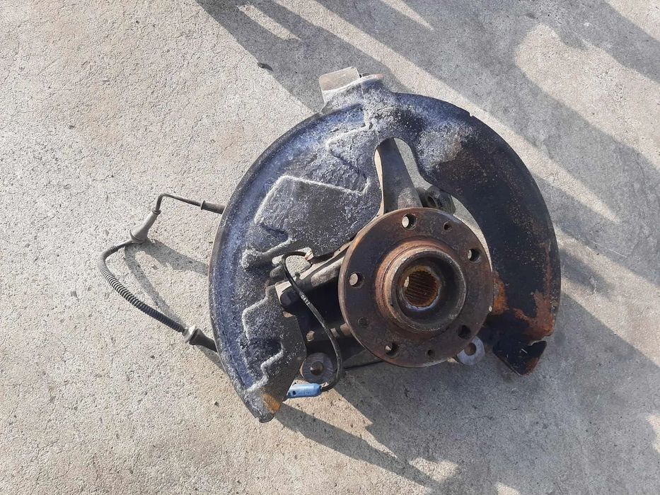 fuzeta stanga  fata citroen c5 3  3.0 hdi