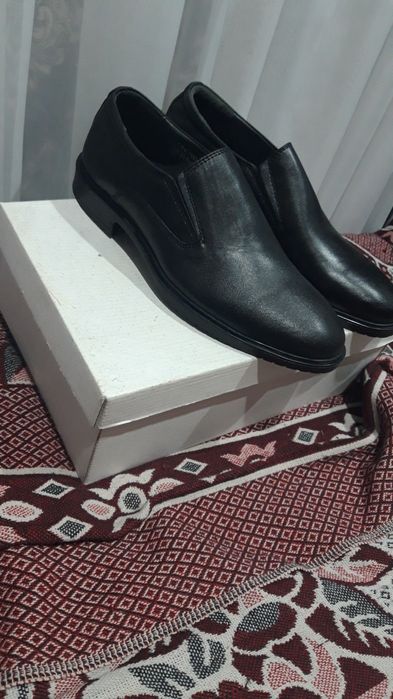 Продам натуральные кожаные туфли