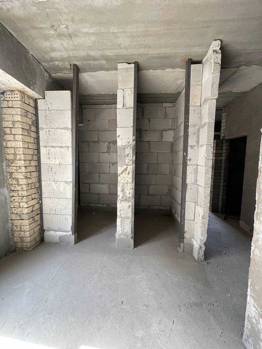 Новостройка Махтумкули 4 комнат коробка 140 кв.м. +мансарда