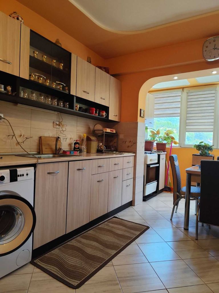 Продава се Тристаен апартамент в Тетевен - 65 кв.м за 576 €/кв.м - Снимка #3