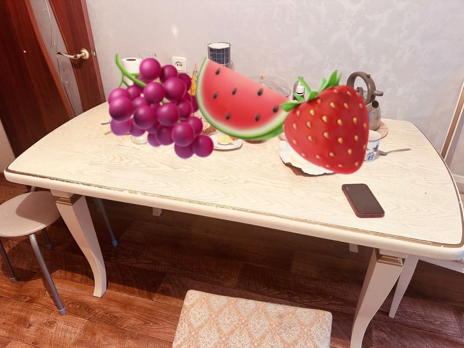 Стол кухонный без стульев