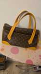 Genți damă de firmă Louis Vuitton și Gucci