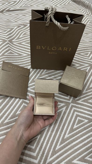 Коробка от бренда Bvlgari