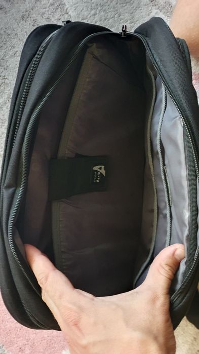 Geantă laptop  marca Port designed în Paris