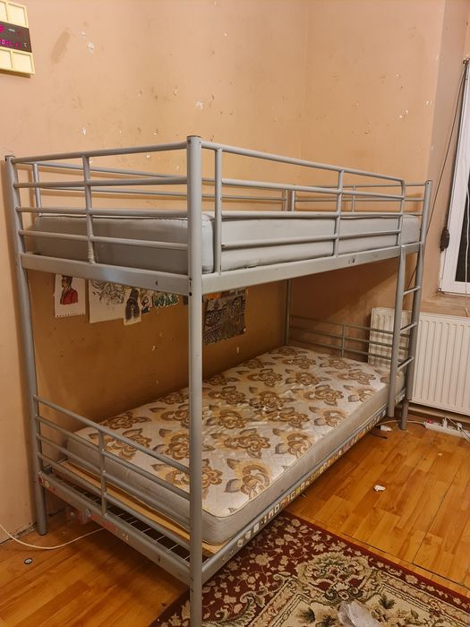 Vând Pat metalică supraetajat IKEA