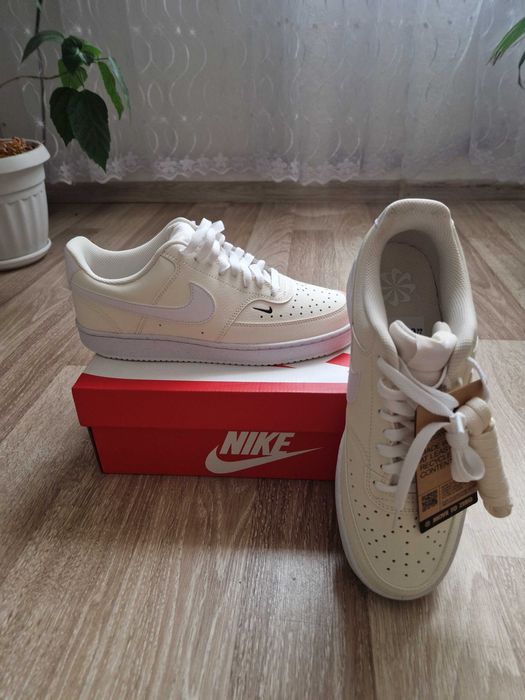 Маратонки NIKE номер 42