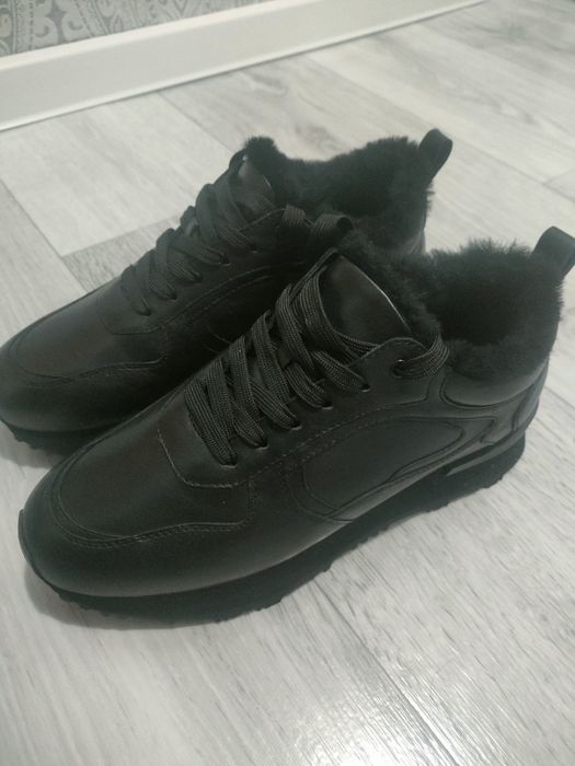 Кожаные кроссовки