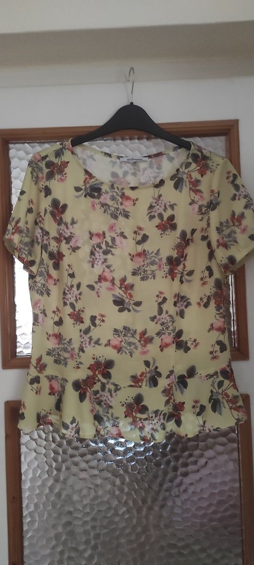 Bluză de culoare mustar cu flori