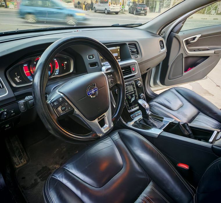 Volvo v60 Plug in Hibrid 288 CP