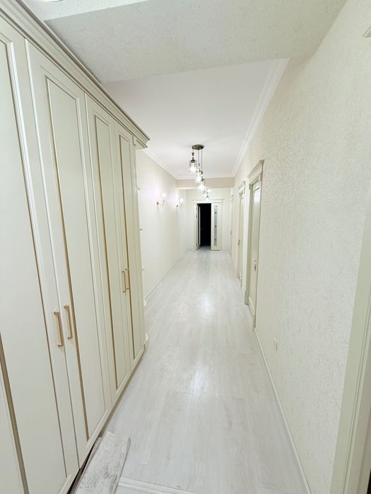 Циолковский кўчада 3 хонали 110 кв м квартира сотилади