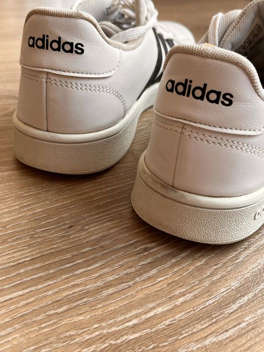 Оригинални дамски, бели маратонки Adidas