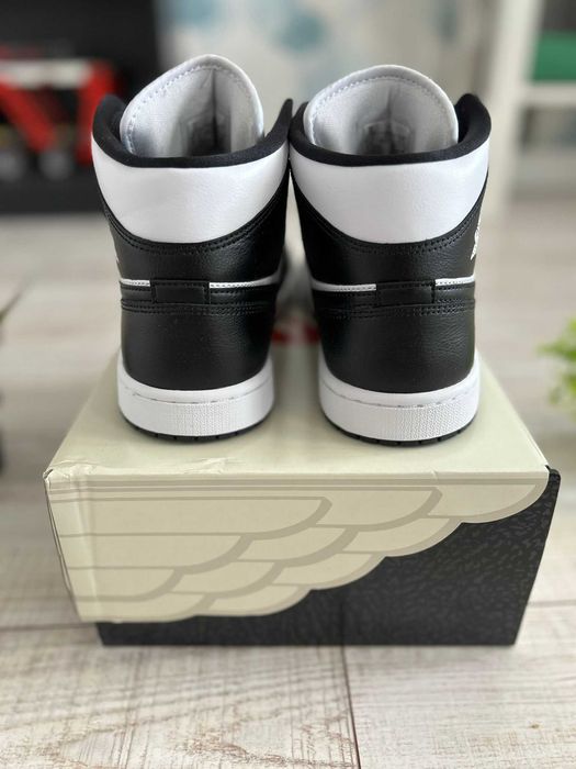 Air Jordan 1 mid Panda 42 originali