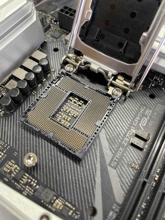 Vand KIT-Gaming i7-8700K + Racire pe apa.