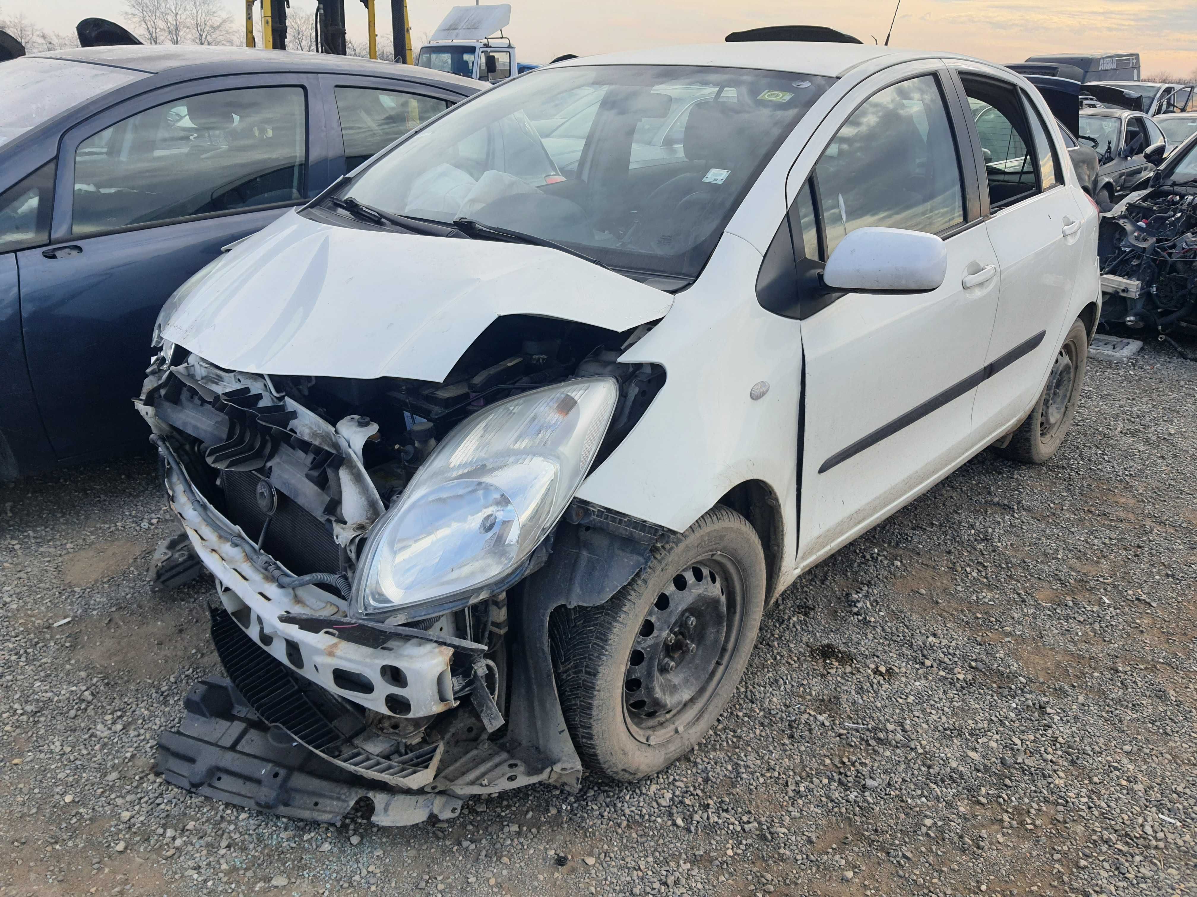 На части! Toyota Yaris 1.3 i VVT-i