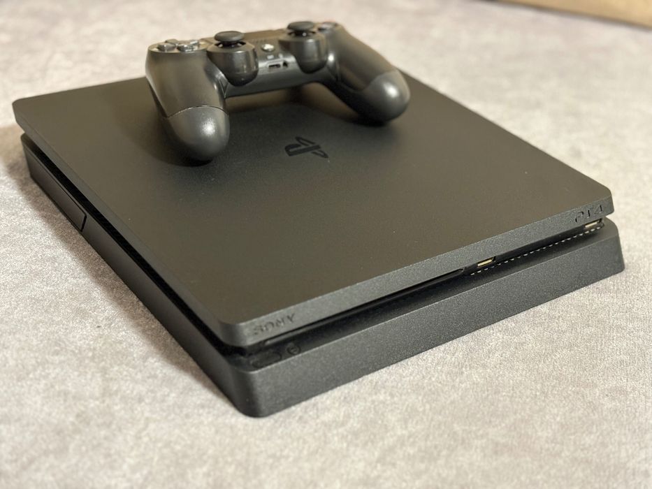 Продавам PlayStation 4 Slim 500GB + Call of Duty