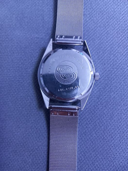 Часовник Eterna-matic