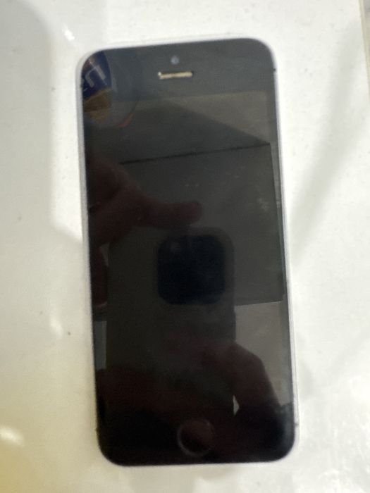 продам айфон 5s (на запчасти)