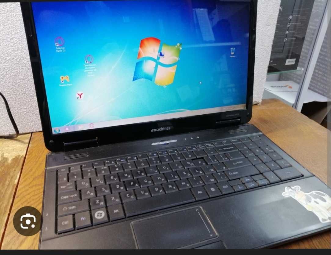 Срочно Ноутбук Emachines E725. Состояние отличное