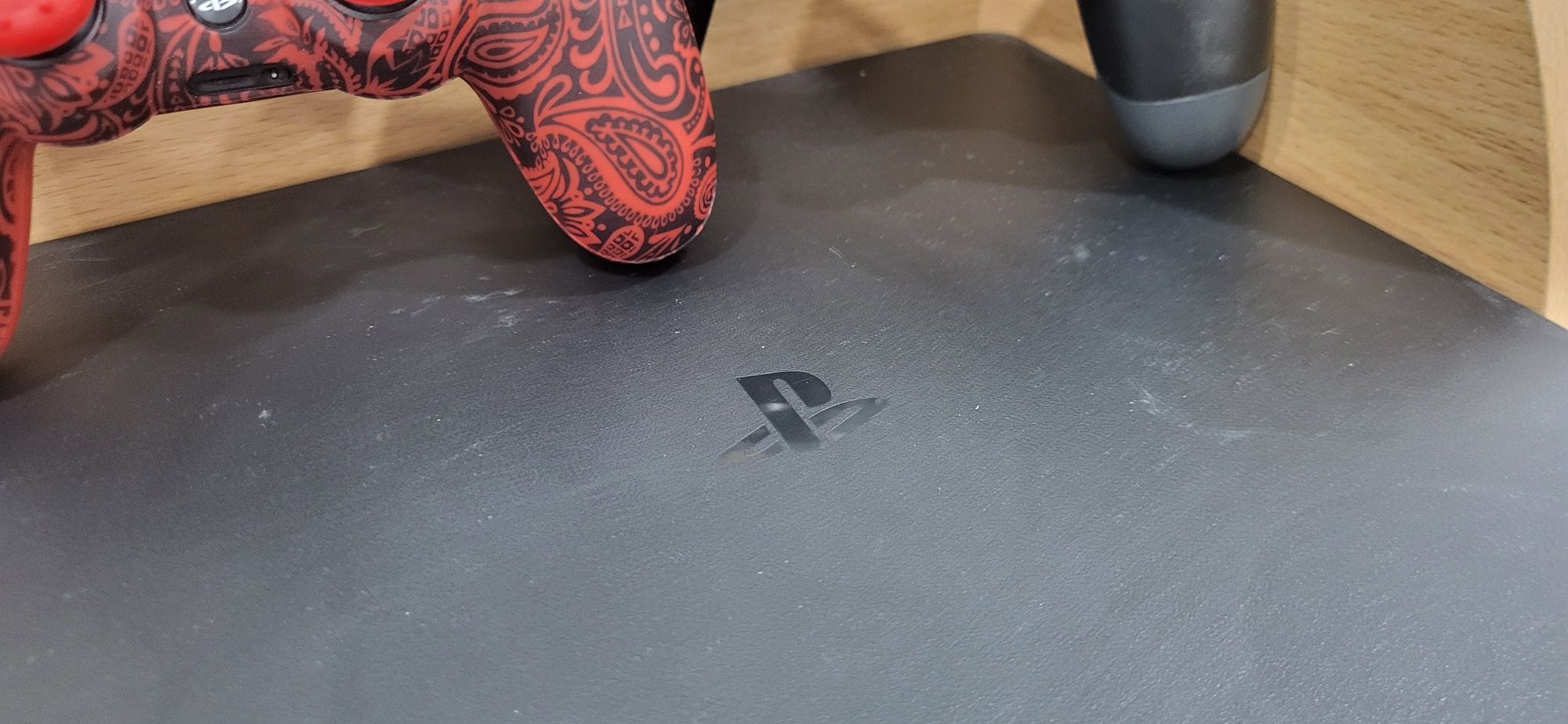 Playstation 4 в идеальном состоянии
