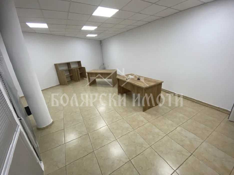 Дава се под наем Магазин в Велико Търново, Център - 52 кв.м за 218 € - Снимка #2