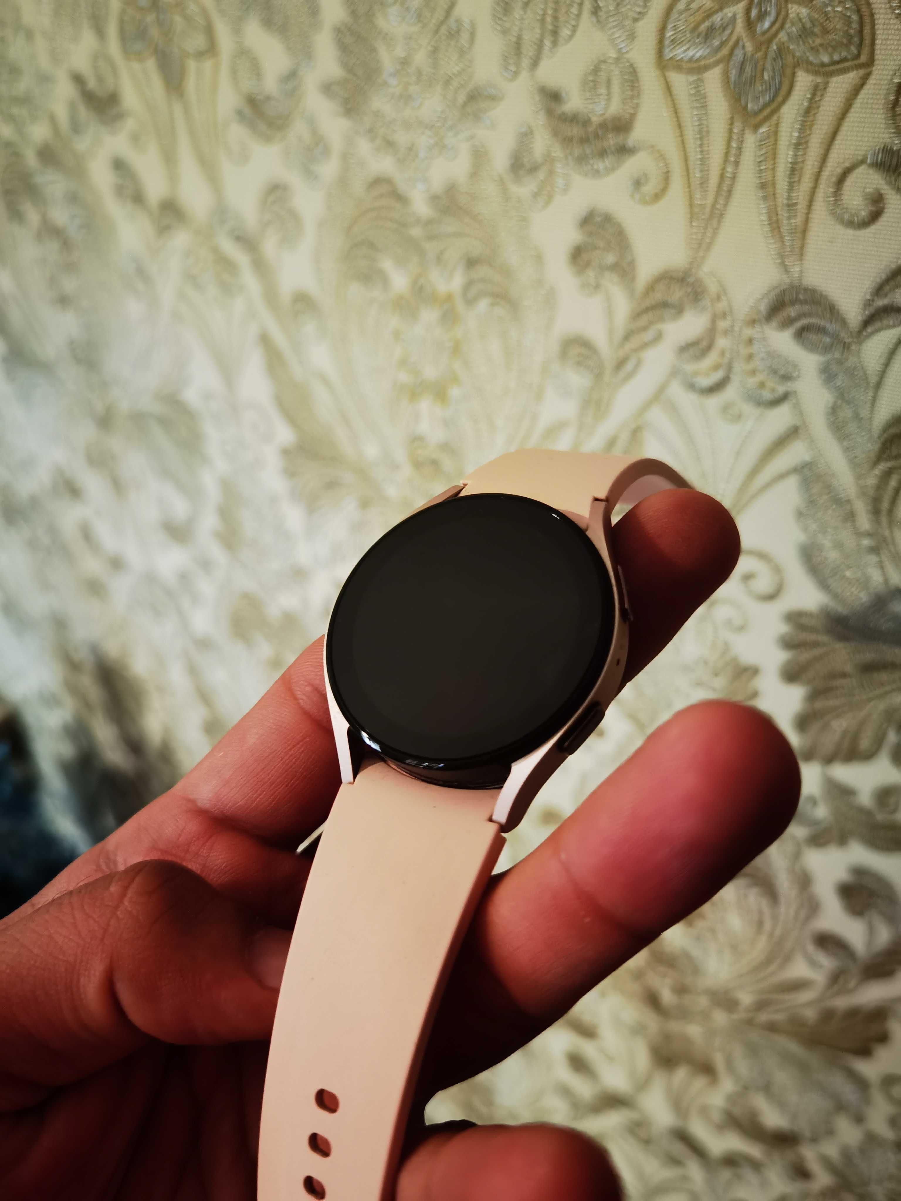 Продам смарт-часы Galaxy Watch5