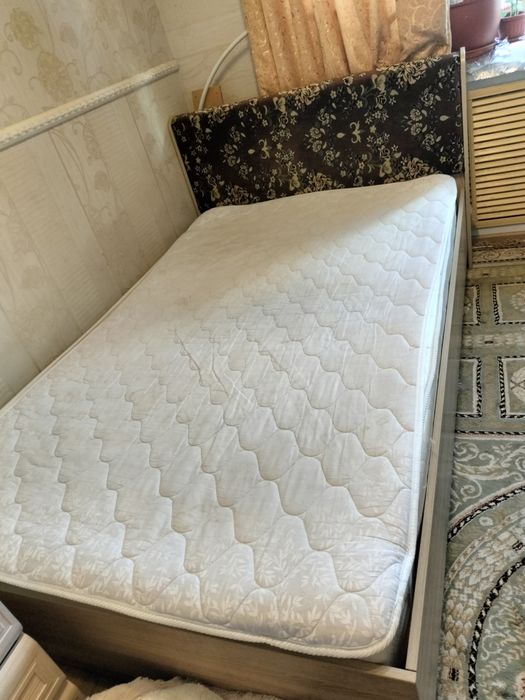 Продам кровать с подъёмным механизмом