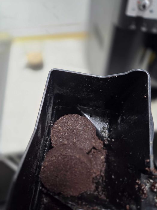 Espressor Automat DeLonghi Magnifica ESAM3000.B Aparat cu Cafea Boabe