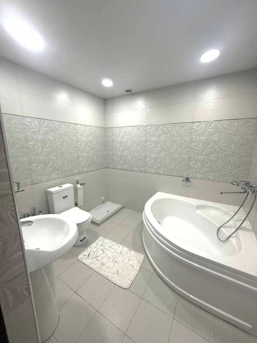 Продаю свою квартиру с цокольным этажом общей квадратурой 185,28 кв.м