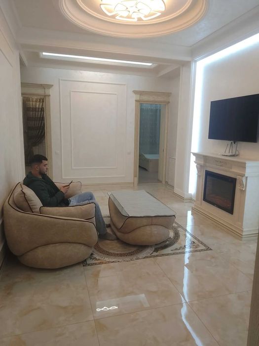 Chorsu Ganga 4 xonalik 120kv kvartira beriladi Toshkent city oldida