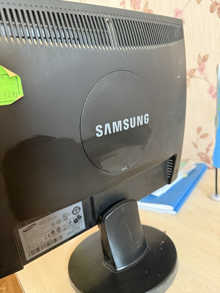 Манитор samsung syncmaster743n