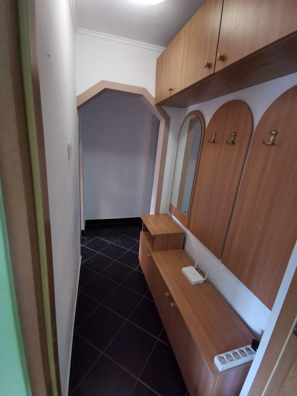 Apartament 3 camere mobilat și utilat 

SE VINDE MOBILAT