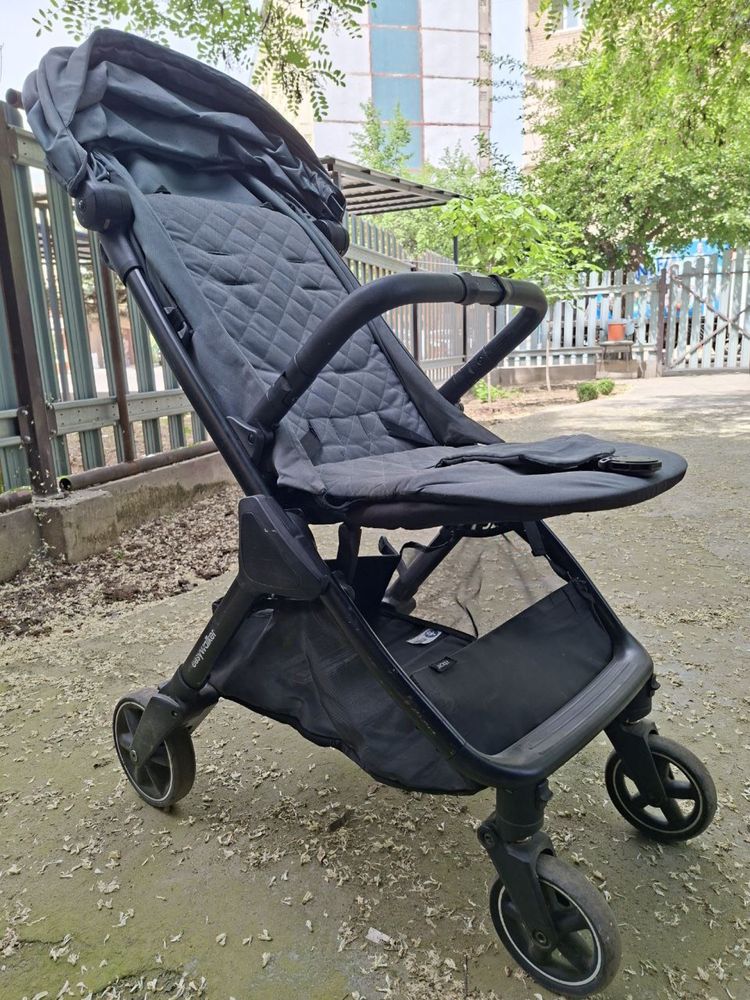 Продается детская коляска Easywalker