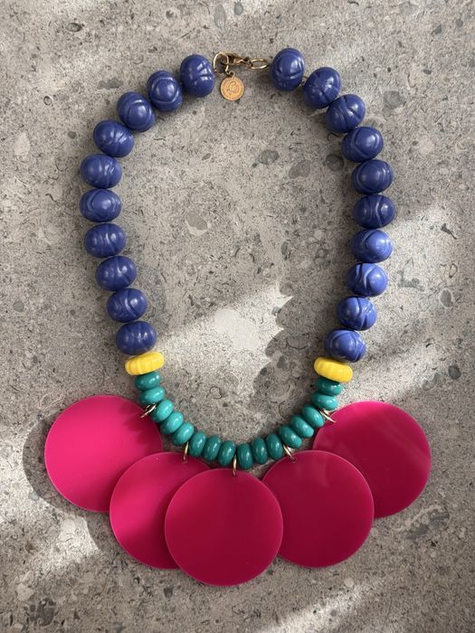 Колие с едри декоративни елементи, цветно