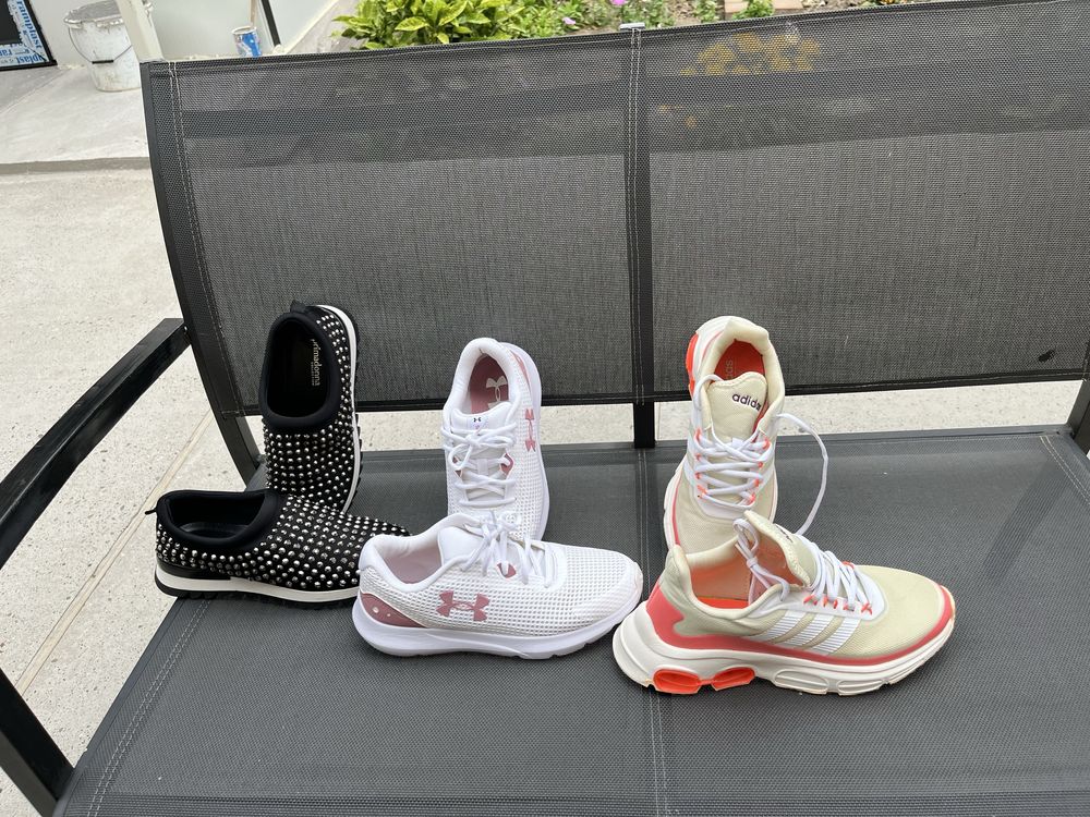 Adidas , under armour , primaddona