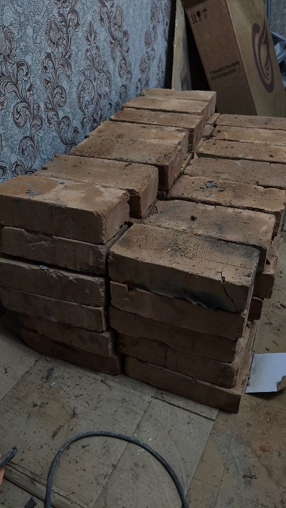 Продам кирпичи в хорошем состоянии