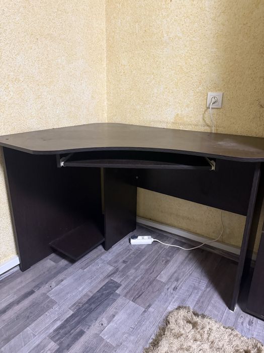 Компьютерный стол угловой