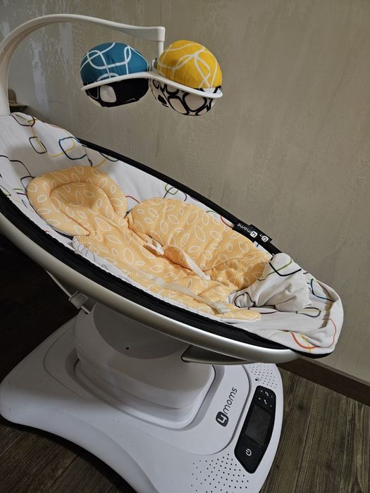 Бебешка люлка 4Moms MamaRoo с включена нова подложка за новородено
