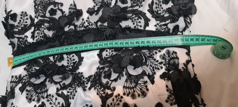 Rochie alb cu negru - scurta