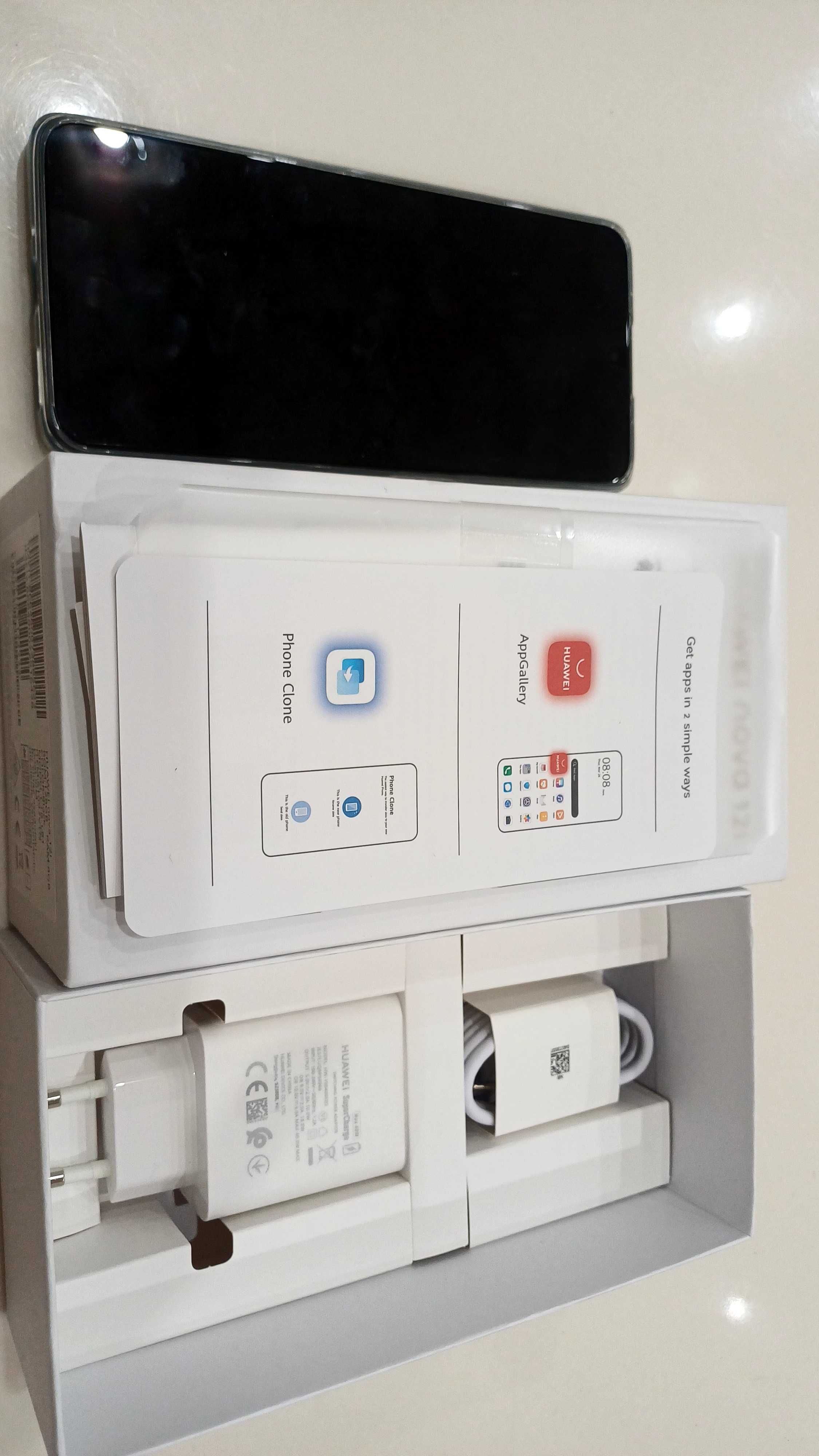 Продавам чисто нов Huawei nova 12i