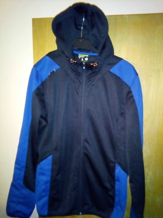 Vand Bluza trennig noua de baieti Firma C&A (linia sport) marime L.