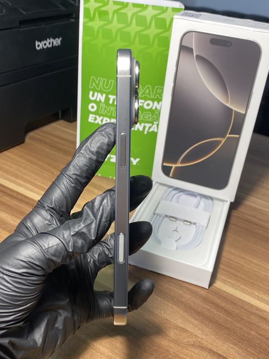 iPhone 16 Pro Max • 256 GB • Natural Titanium