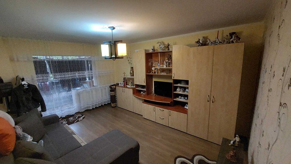 Vând apartament decomandat