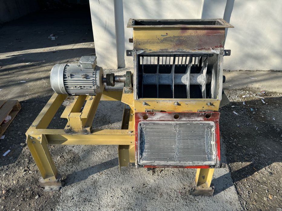Moara cu ciocanele si ventilator