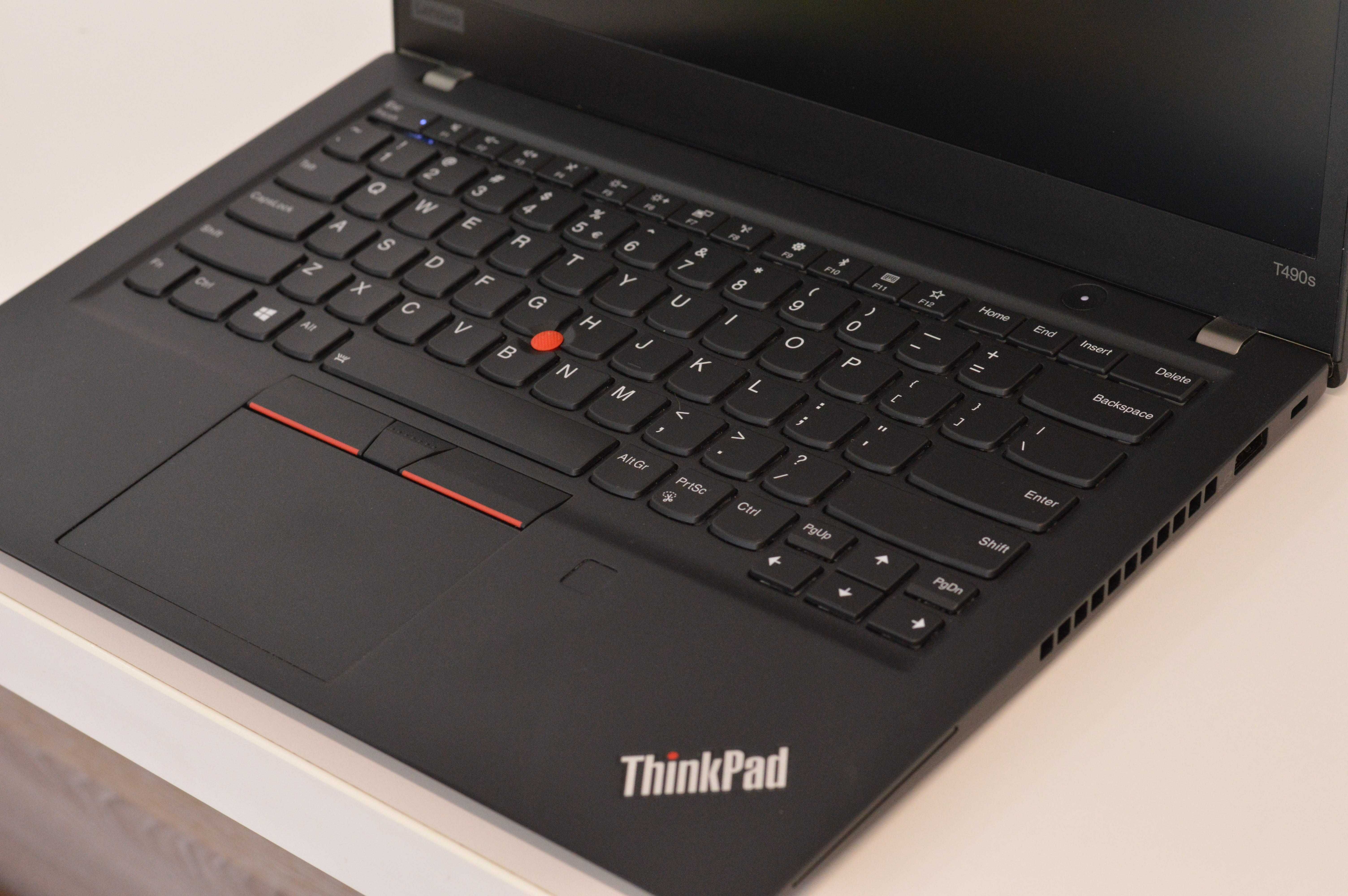 Лаптоп Lenovo ThinkPad T490s-Intel Core i7-8365U / 8GB RAM / 256GB SSD