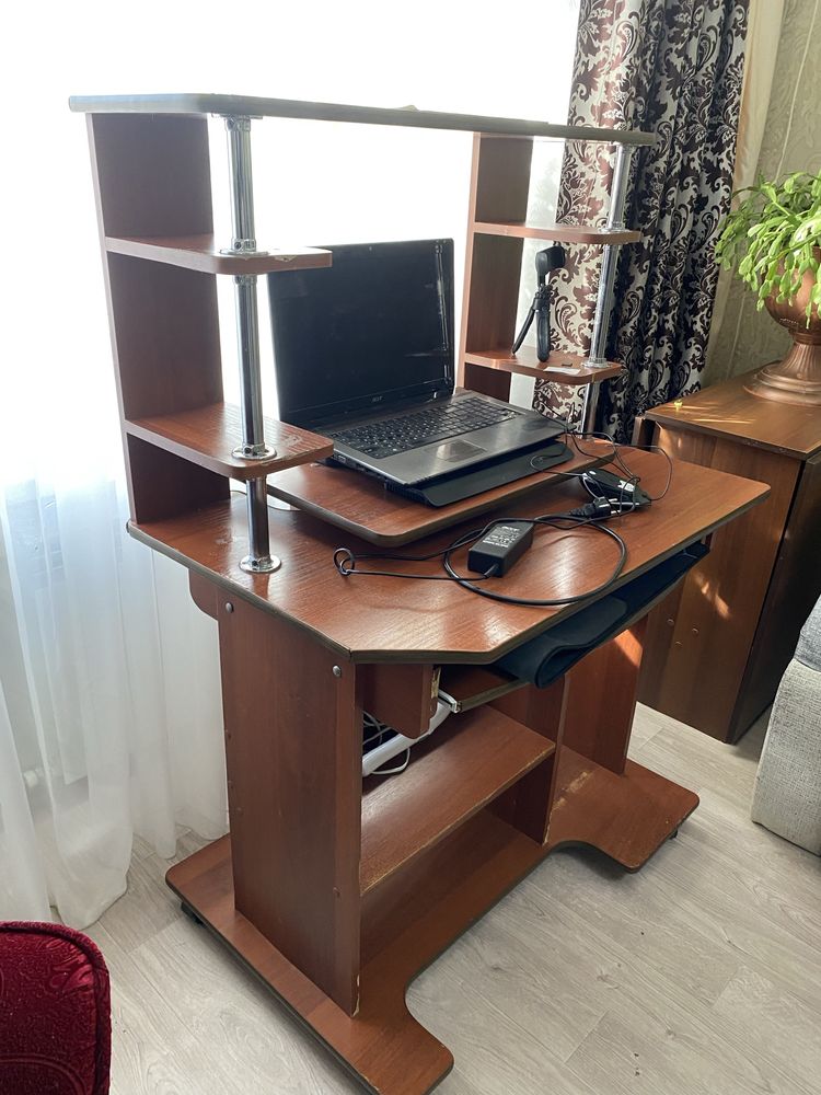 Продам компьютерный стол