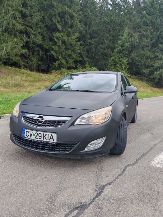 Opel Astra J 2011