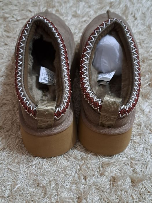 Papuci UGG cu blanită