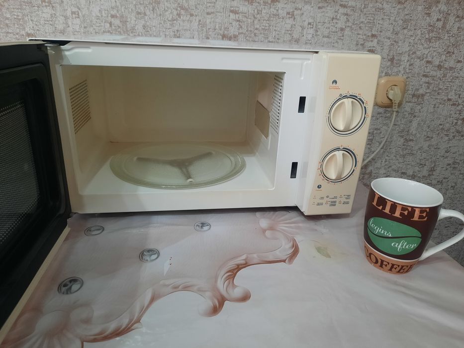 Продам микроволновую печь AVA