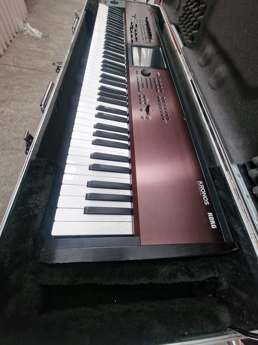 Korg Kronos 2 88 LS + Case, Pa5,Pa4